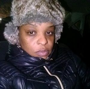 Meet your Posher, Roya